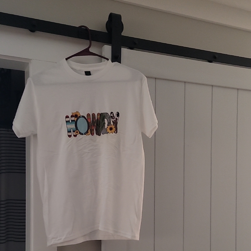 Gildan White 'Howdy' Graphic Tee
